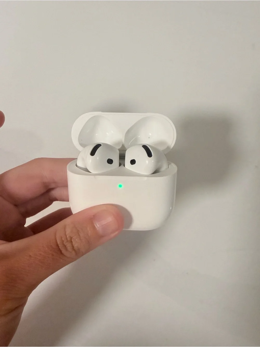 Apple White Wireless Earbuds with Charging Case